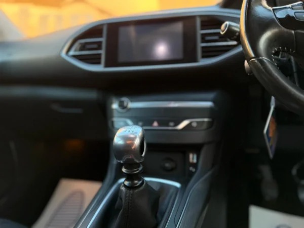 Peugeot, 308 2015 (64) - 1.6 HDi 115 Allure 5dr-EN64FBF - Image 14