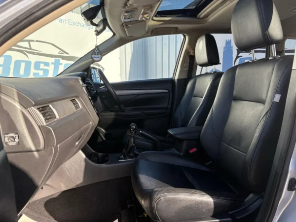 Mitsubishi, Outlander 2013 (13) - 2.2 DI-D GX4 5dr-RX13VEO - Image 12