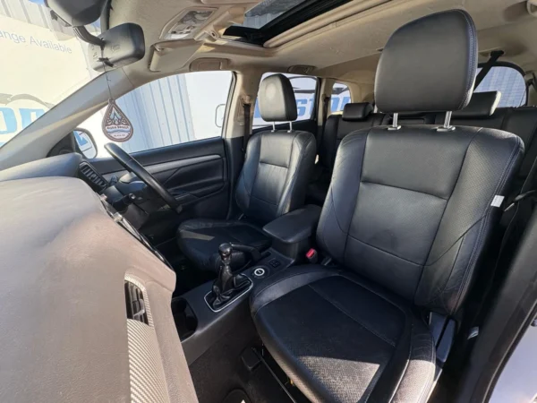 Mitsubishi, Outlander 2013 (13) - 2.2 DI-D GX4 5dr-RX13VEO - Image 13