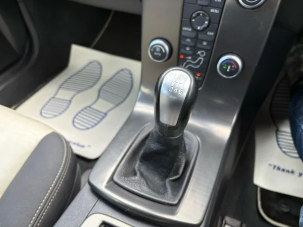 Volvo, V50 2011 (11) - D2 [115] R DESIGN 5dr-YC11KBP - Image 14