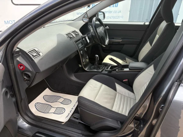 Volvo, V50 2011 (11) - D2 [115] R DESIGN 5dr-YC11KBP - Image 17