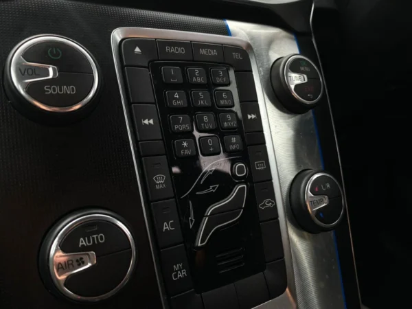 Volvo, V40 2016 (16) - D2 [120] R DESIGN 5dr-YM16FGC - Image 13